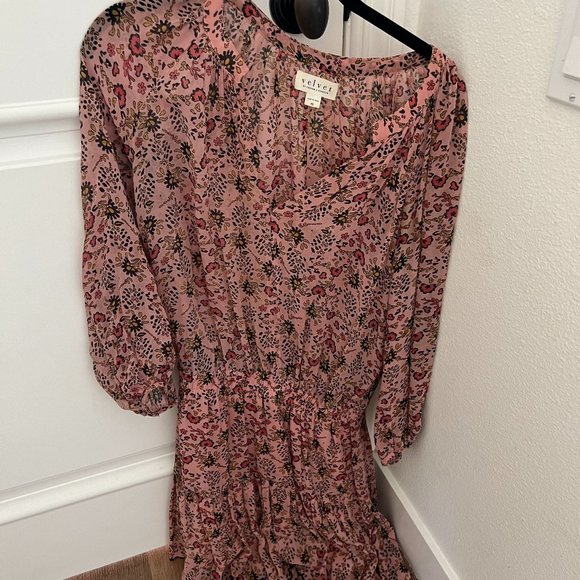 Velvet by Graham & Spencer Dresses & Skirts - Velvet by Graham & Spencer floral dress